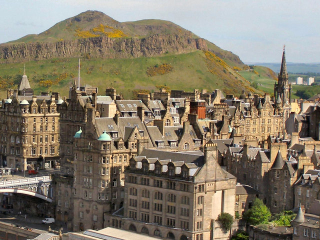 Arthur's Seat from Edinburgh © David Dixon, Geograph (CCL)