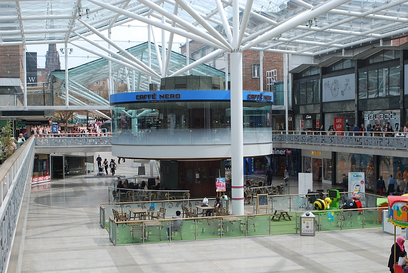 Circular cafe in the shopping precinct © Martin Haslett