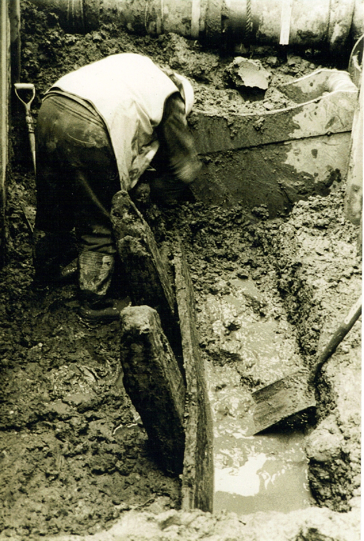 Excavating the timbers of the medieval harbour - Canterbury Archaeological Trust