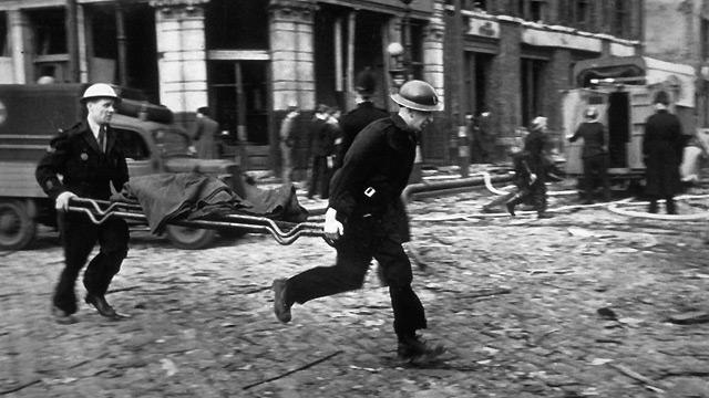 Stretchers being used during the Blitz © Stretcher Railing Society