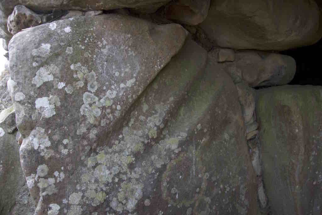 A polisher stone inside the tomb © Mary-Ann Ochota 